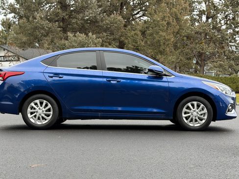 Used 2022 Hyundai Accent SEL image 3