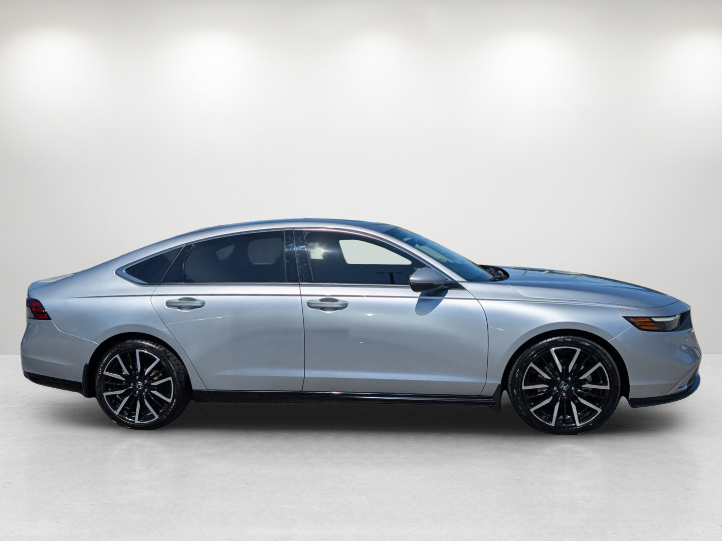 Used 2024 Honda Accord Touring image 4