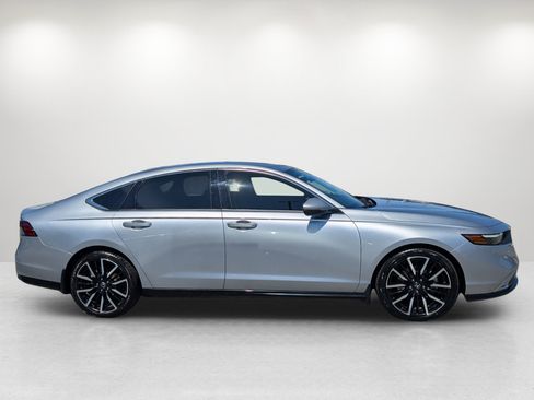 Used 2024 Honda Accord Touring image 4