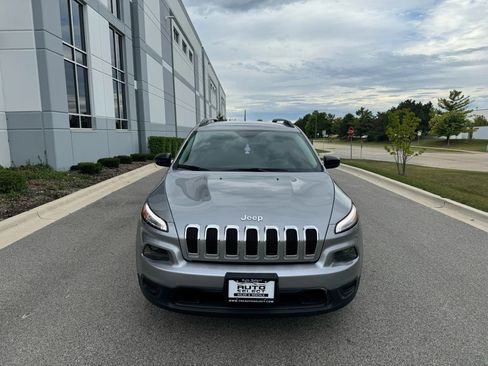 Used 2017 Jeep Cherokee Sport image 2