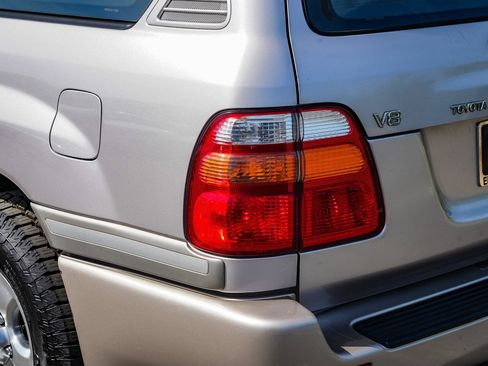 Used 2001 Toyota Land Cruiser AWD/4WD image 11