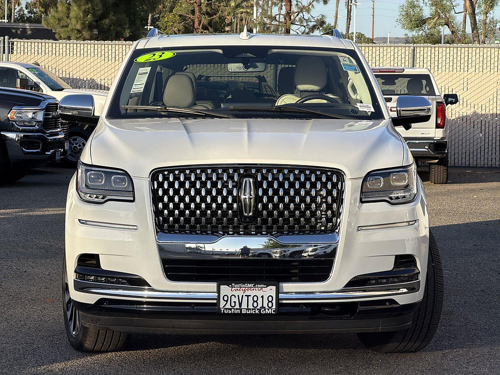 Used 2023 Lincoln Navigator L Black Label AWD/4WD image 2