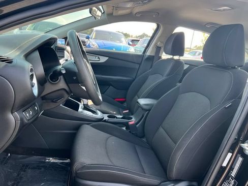 Used 2024 Kia Forte LXS w/ LXS Technology Package FWD image 13