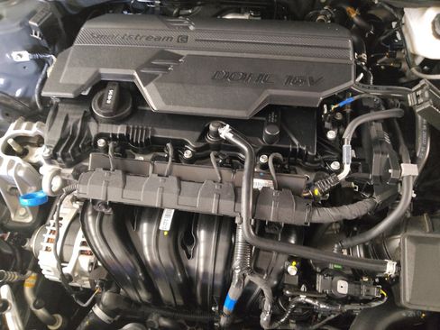 Used 2025 Hyundai Elantra Sport FWD image 30