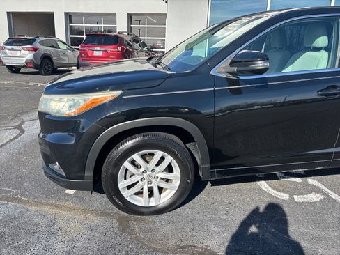 Used 2015 Toyota Highlander LE image 5
