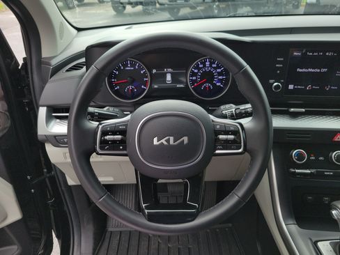Used 2024 Kia Carnival LX FWD image 24