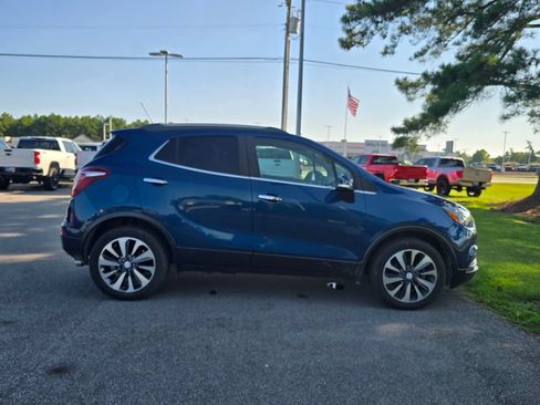 Used 2019 Buick Encore Essence w/ Safety Package II AWD/4WD image 2