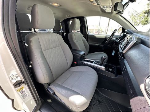 Used 2017 Toyota Tacoma SR5 image 4