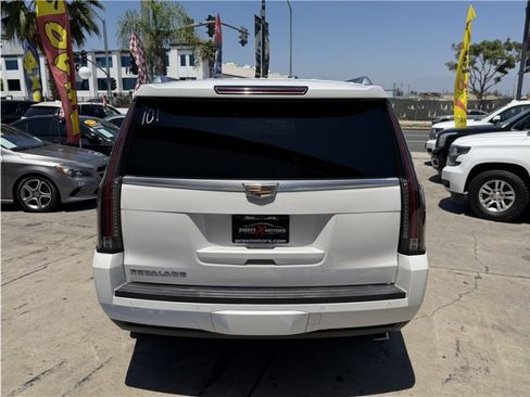 Used 2017 Cadillac Escalade Platinum RWD image 14