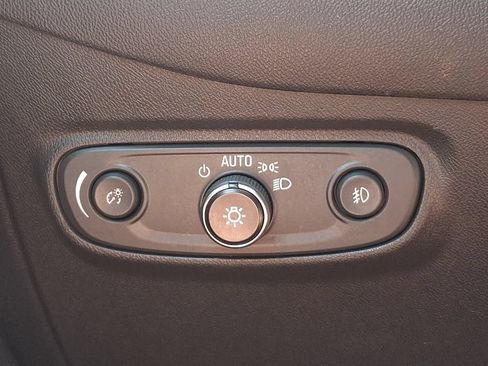 Used 2022 Chevrolet Equinox Premier AWD/4WD image 24