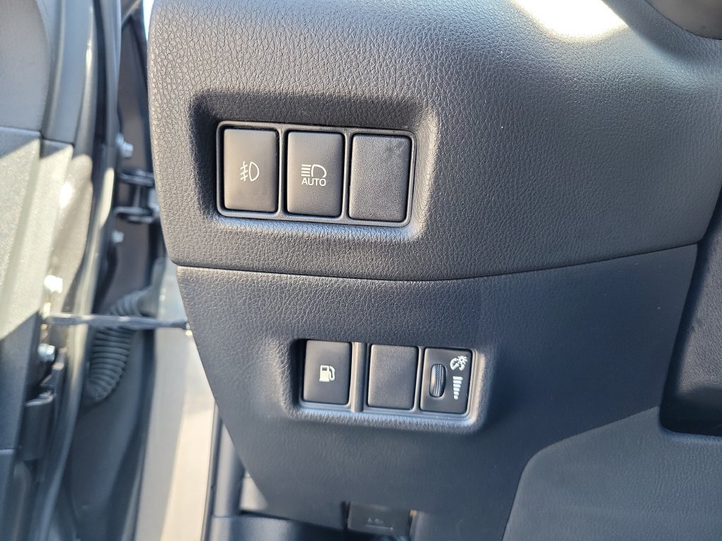Used 2018 Toyota C-HR XLE FWD image 24