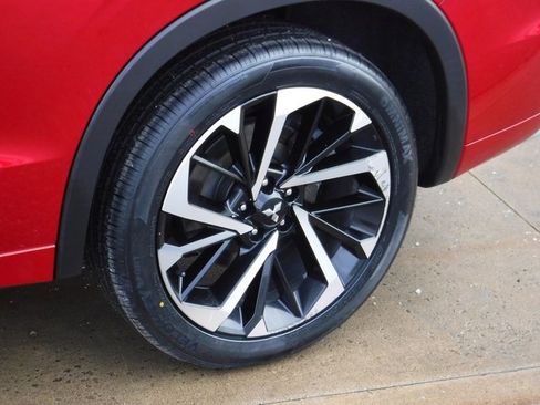 Used 2022 Mitsubishi Outlander SEL image 3