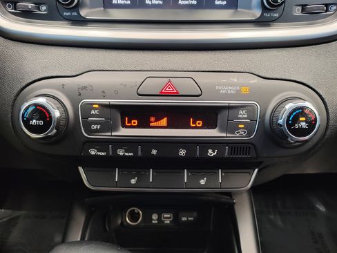 Used 2019 Kia Sorento S FWD image 19