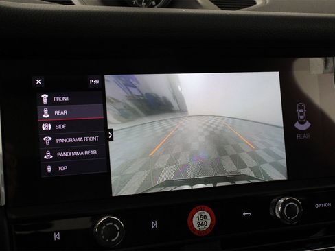 Used 2025 Porsche Macan image 17