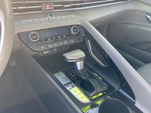 Used 2024 Hyundai Elantra SEL w/ Convenience Package image 32