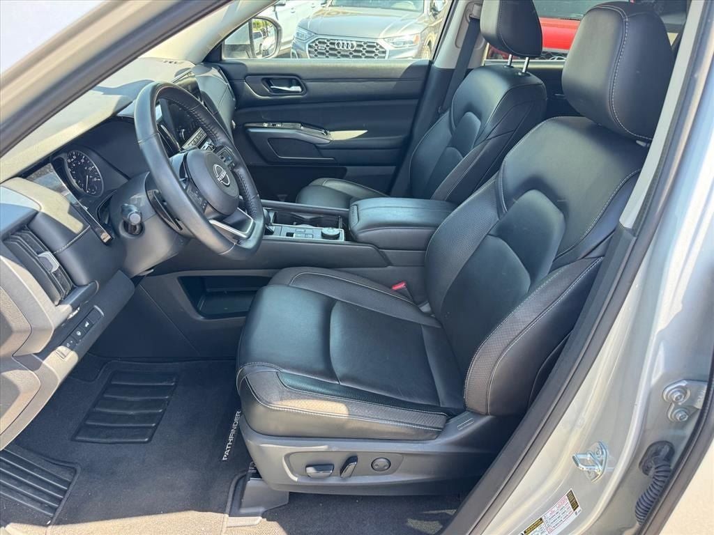 Used 2023 Nissan Pathfinder SL AWD/4WD image 12