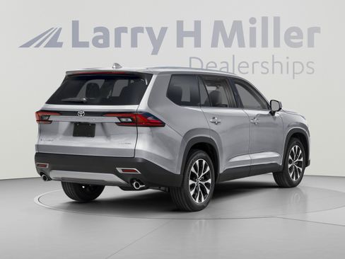 Used 2024 Toyota Grand Highlander AWD Hybrid image 2