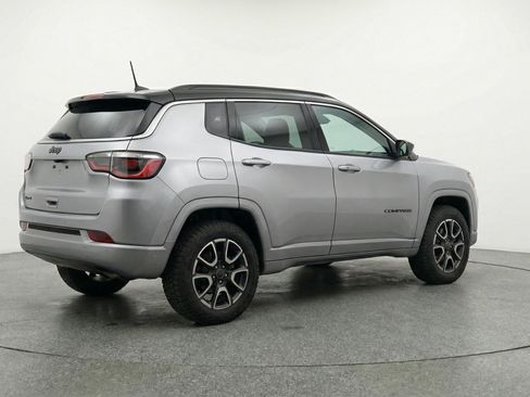 Used 2025 Jeep Compass Trailhawk AWD/4WD image 9