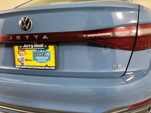 Used 2025 Volkswagen Jetta SE FWD image 34