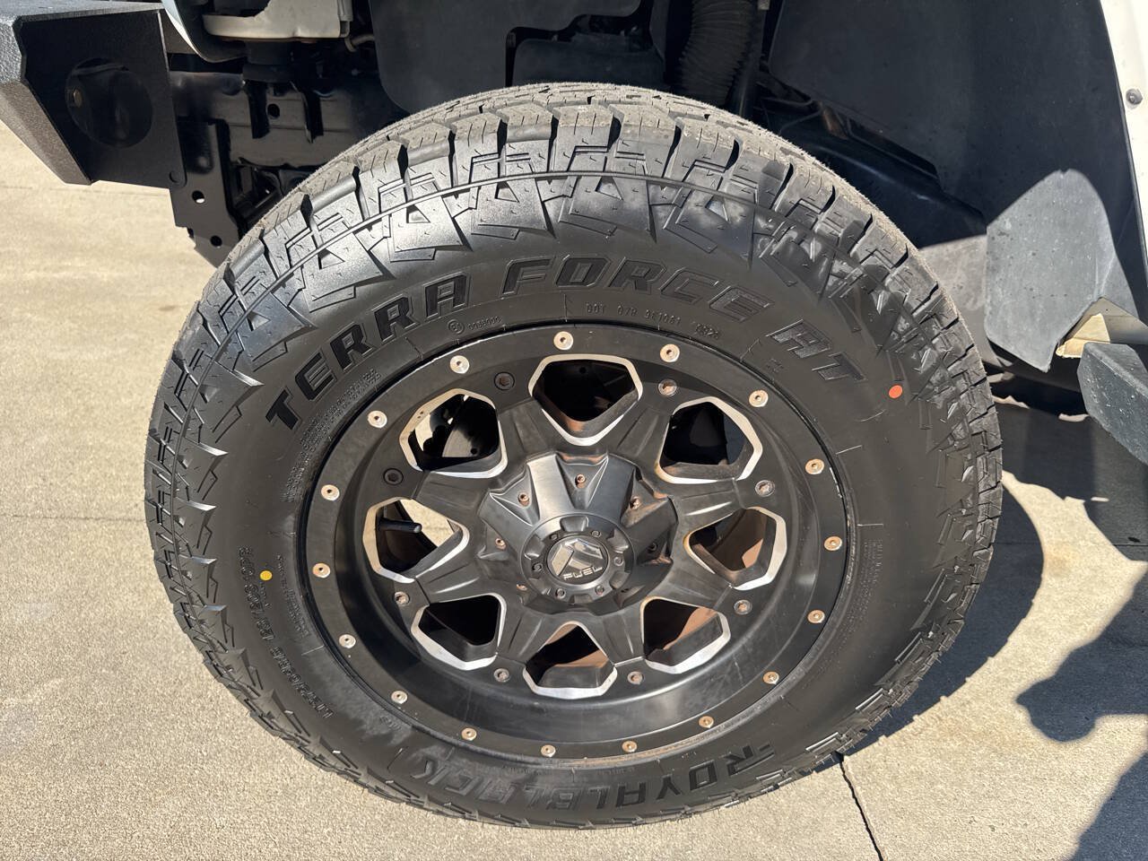 Used 2013 Jeep Wrangler Unlimited Sahara w/ Dual Top Group AWD/4WD image 24