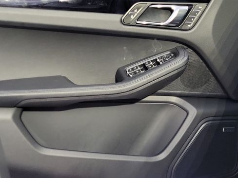 Certified 2026 Porsche Macan AWD/4WD image 17