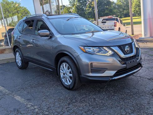 Used 2018 Nissan Rogue SV w/ Sun & Sound Touring Package AWD/4WD image 11