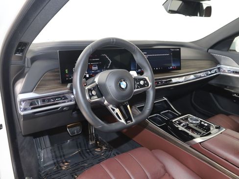 Used 2025 BMW 760i xDrive AWD/4WD image 39