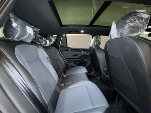 New 2026 Volkswagen Tiguan SE R-Line image 18