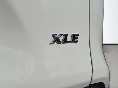 Used 2024 Toyota RAV4 XLE FWD image 42