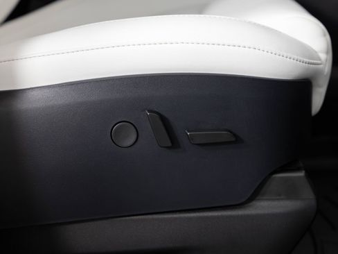 Used 2020 Tesla Model X Long Range image 33