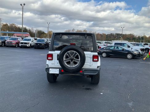 Used 2020 Jeep Wrangler Unlimited Sahara image 6