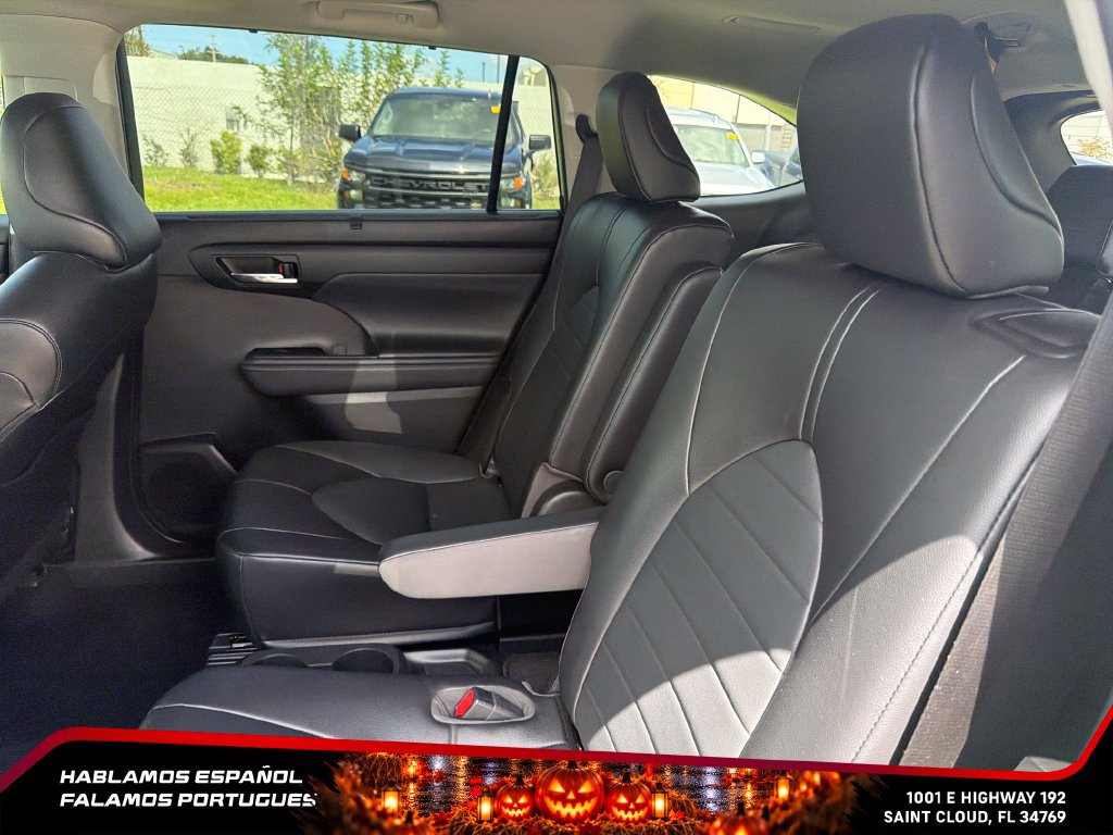 Used 2022 Toyota Highlander XLE FWD image 28