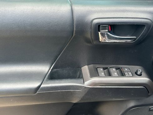 Used 2021 Toyota Tacoma Limited AWD/4WD image 11