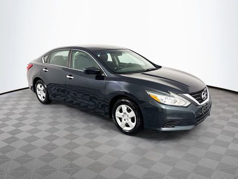 Used 2016 Nissan Altima 2.5 S w/ Power Driver Seat Package FWD image 1