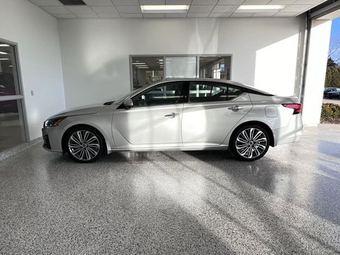 Used 2023 Nissan Altima 2.5 SL image 13