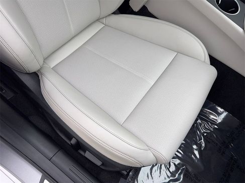 Used 2025 Genesis G70 2.5T image 46