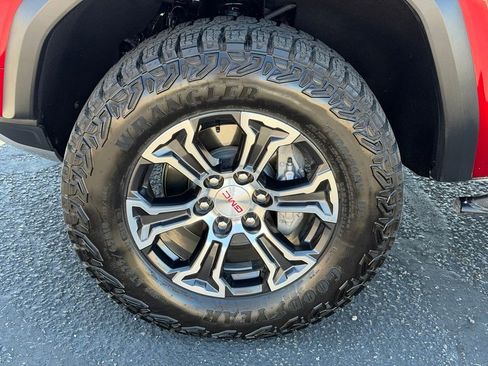 Used 2024 GMC Canyon AT4 AWD/4WD image 10