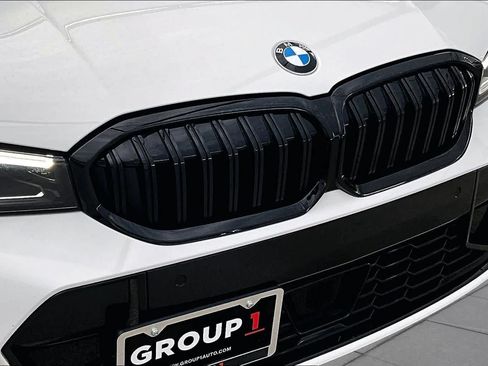 Used 2025 BMW 330i Sedan w/ M Sport Package RWD image 30