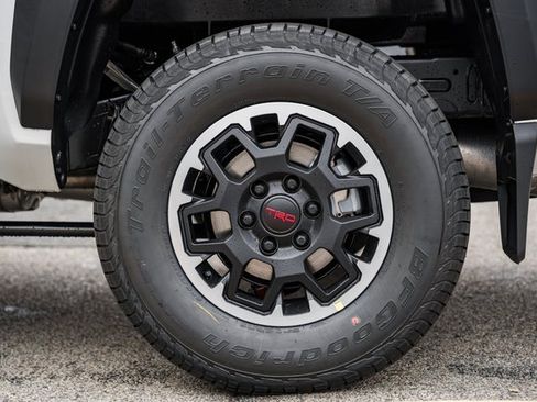 New 2025 Toyota Tacoma TRD Off-Road image 17