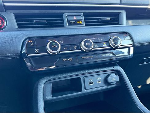 Used 2024 Honda Pilot Touring image 16