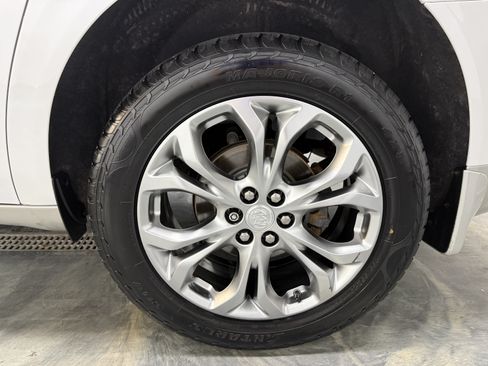 Used 2018 Buick Enclave Avenir w/ Avenir Technology Package AWD/4WD image 29