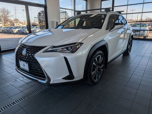 Used 2020 Lexus UX 250h w/ Premium Package image 8