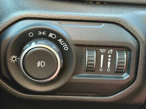 Used 2021 Jeep Wrangler Unlimited Sport AWD/4WD image 19