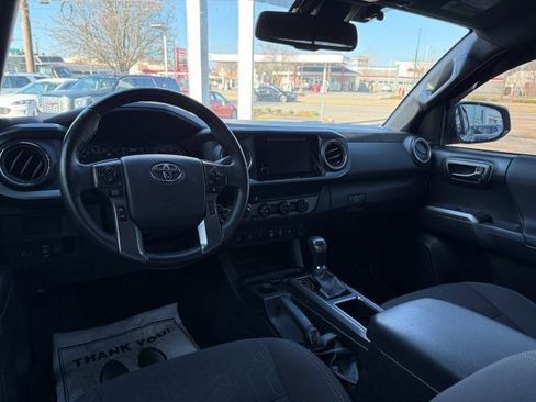 Used 2018 Toyota Tacoma TRD Off-Road image 17