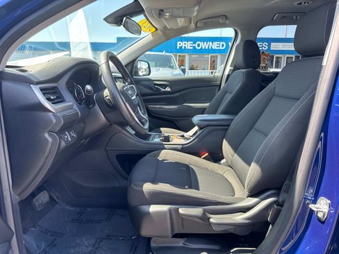 Used 2023 GMC Acadia SLE image 14