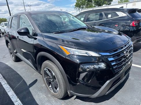 Used 2025 Nissan Rogue SV AWD/4WD image 2