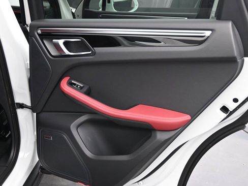 Used 2023 Porsche Macan S image 15