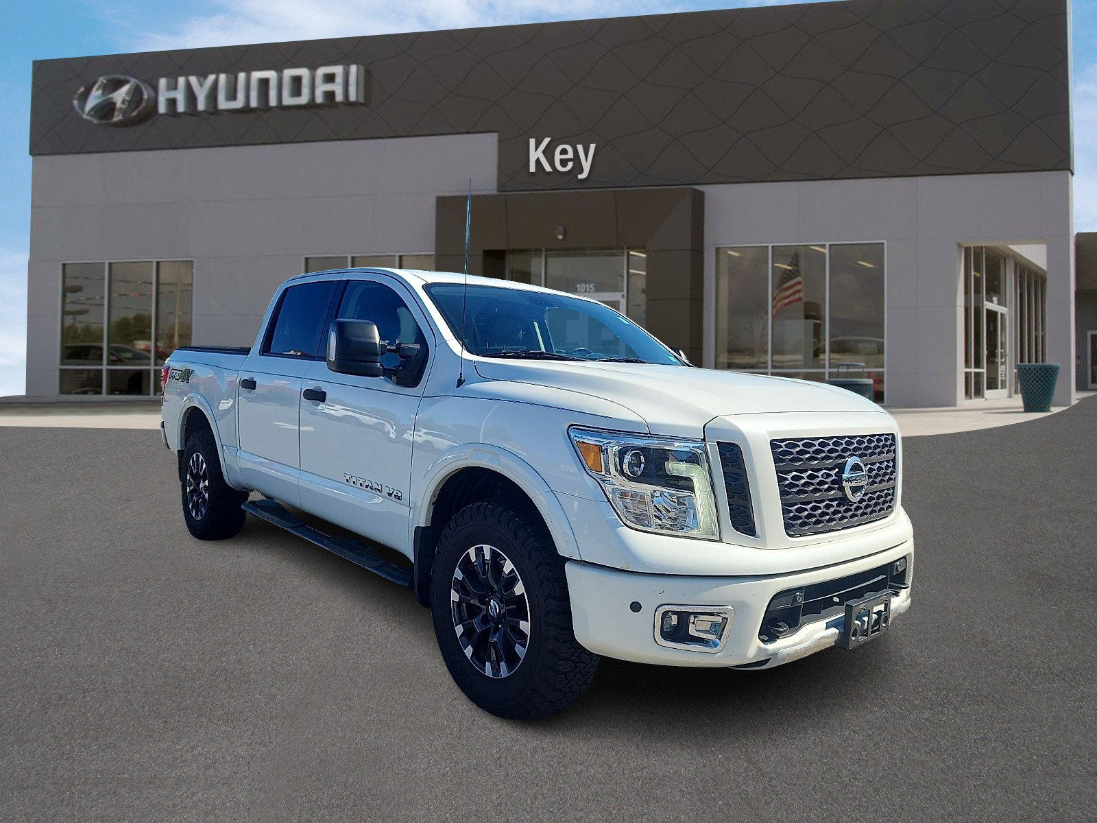 Used 2019 Nissan Titan PRO-4X w/ Pro-4x Convenience Package AWD/4WD image 1