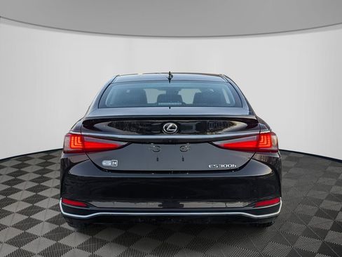 Used 2024 Lexus ES 300h w/ Premium Package image 6