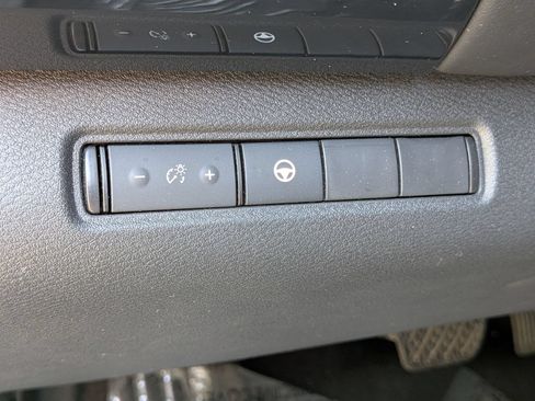 Used 2022 Nissan Pathfinder SV AWD/4WD image 17